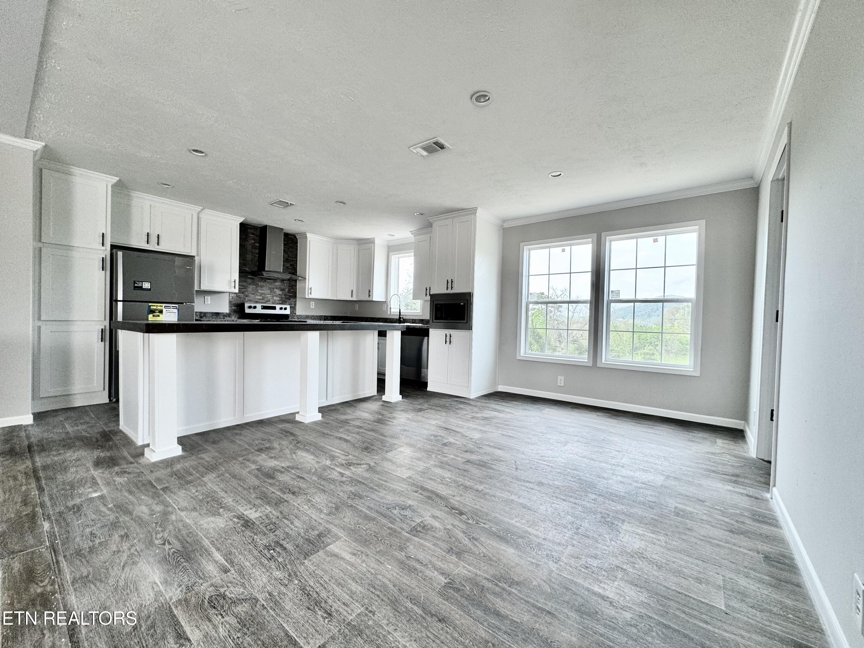 307 Perkey Way Tazewell, TN 37879 - Photo 4 of 12 IMG_2530