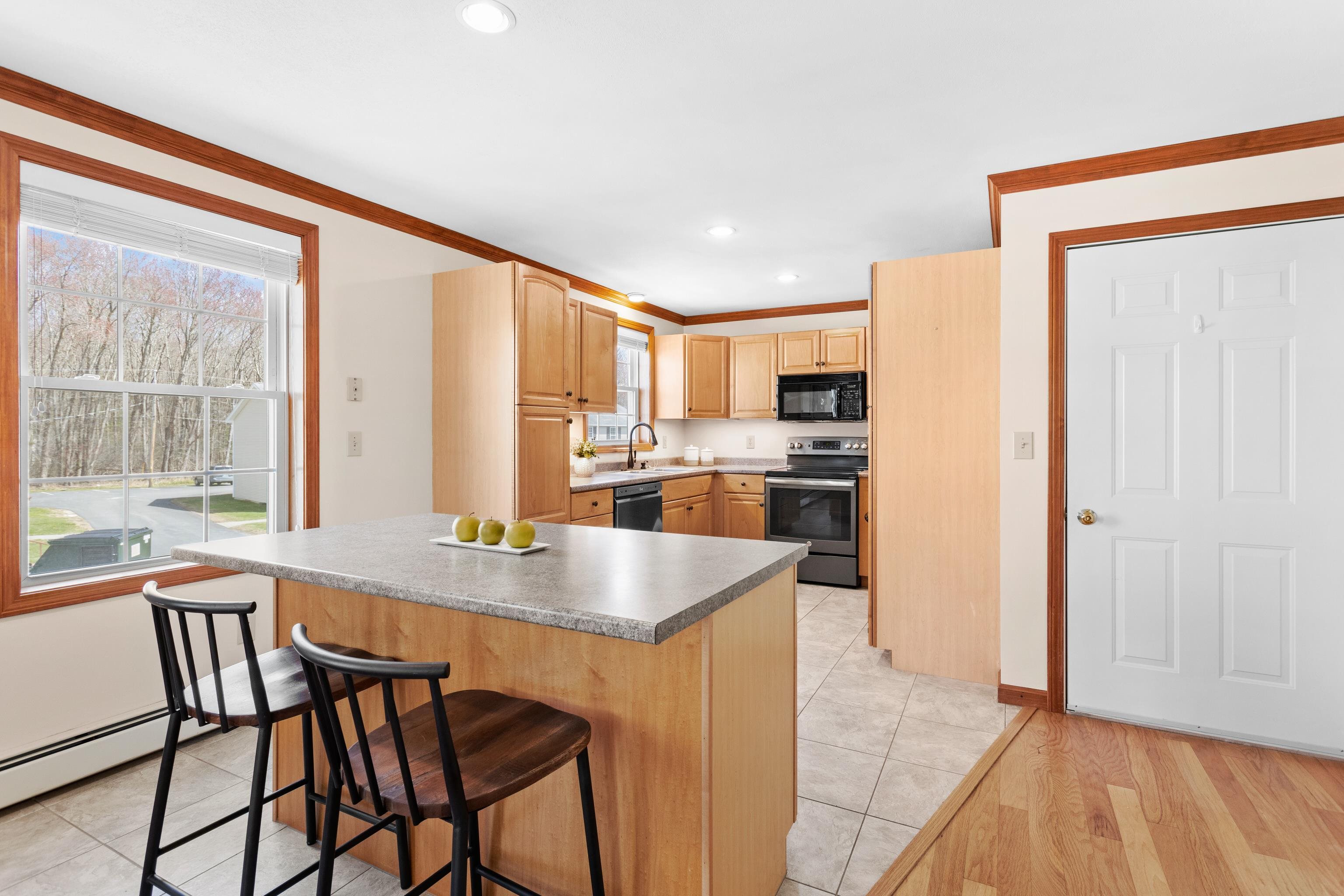85 Winnacunnet Road, Unit 2 Hampton, NH 03842 - Photo 4 of 33