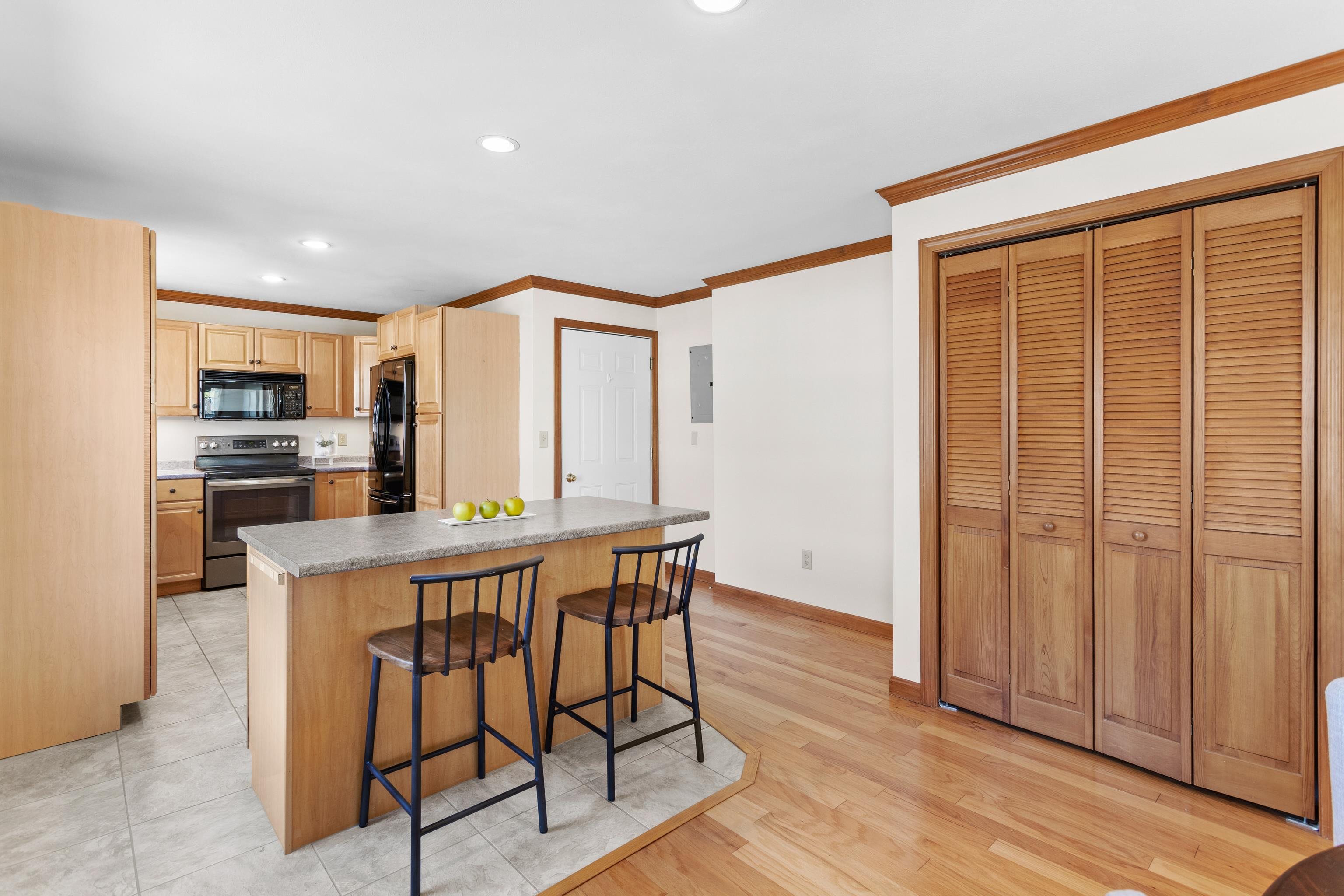 85 Winnacunnet Road, Unit 2 Hampton, NH 03842 - Photo 5 of 33