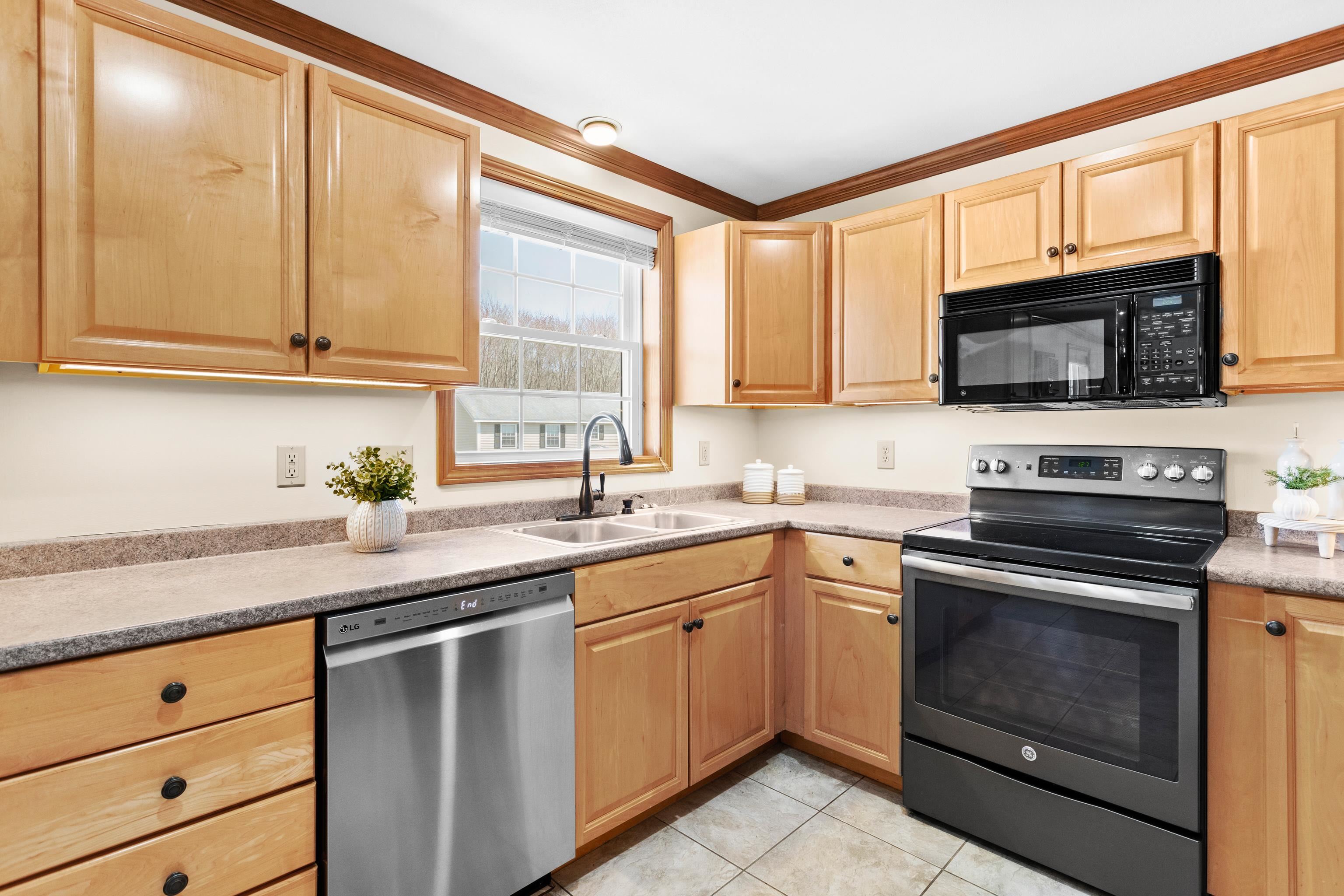 85 Winnacunnet Road, Unit 2 Hampton, NH 03842 - Photo 8 of 33