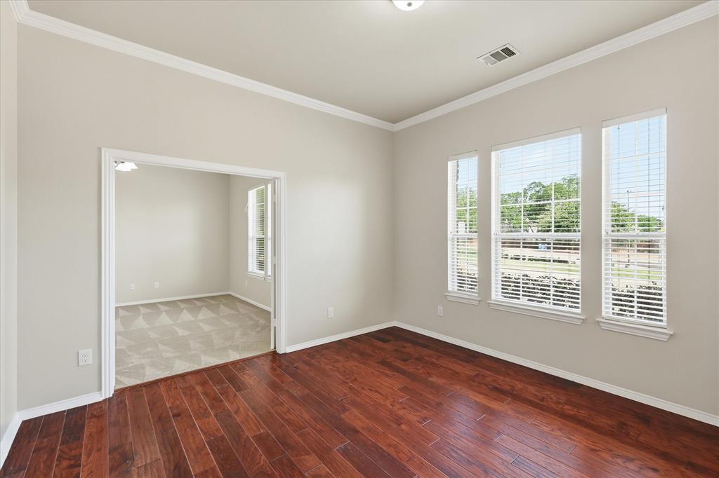 944 Hedgcoxe Road Plano, TX 75025 - Photo 7 of 40
