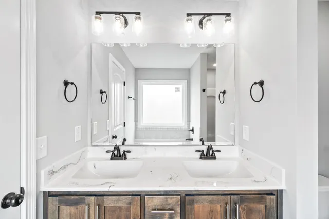 $1,900 | 1579 Variance Drive, Clarksville, TN 37042