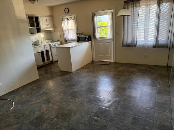 $1,350 | 2115 Northeast 42nd Court, Unit 105N, Lighthouse Point, FL 33064