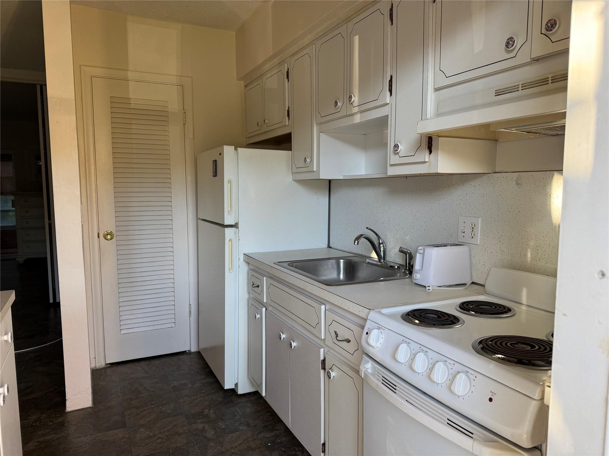 2115 Northeast 42nd Court, Unit 105N Lighthouse Point, FL 33064 - Photo 5 of 17 Photo 5