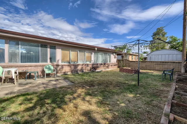 a view of outdoor space