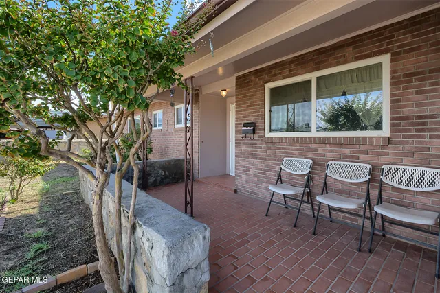 a view of a house with backyard and sitting area