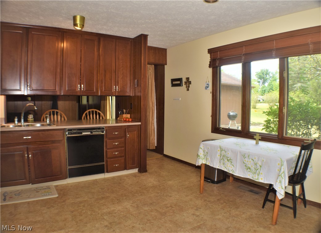 15230 High Point Road Strongsville, OH 44136 - Photo 8 of 31 Gallery Image 8