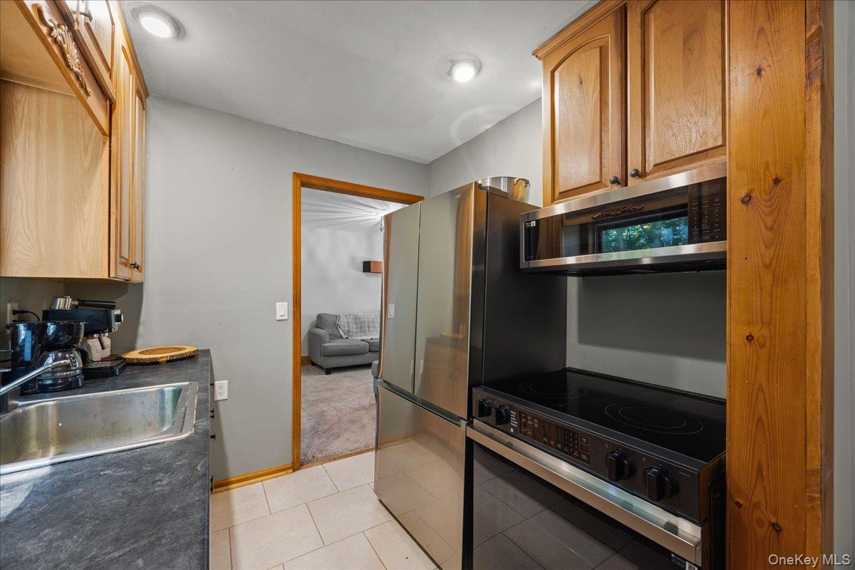 12 Cascade Trail Monroe, NY 10950 - Photo 8 of 20 Kitchen with updated stainless steel appliances