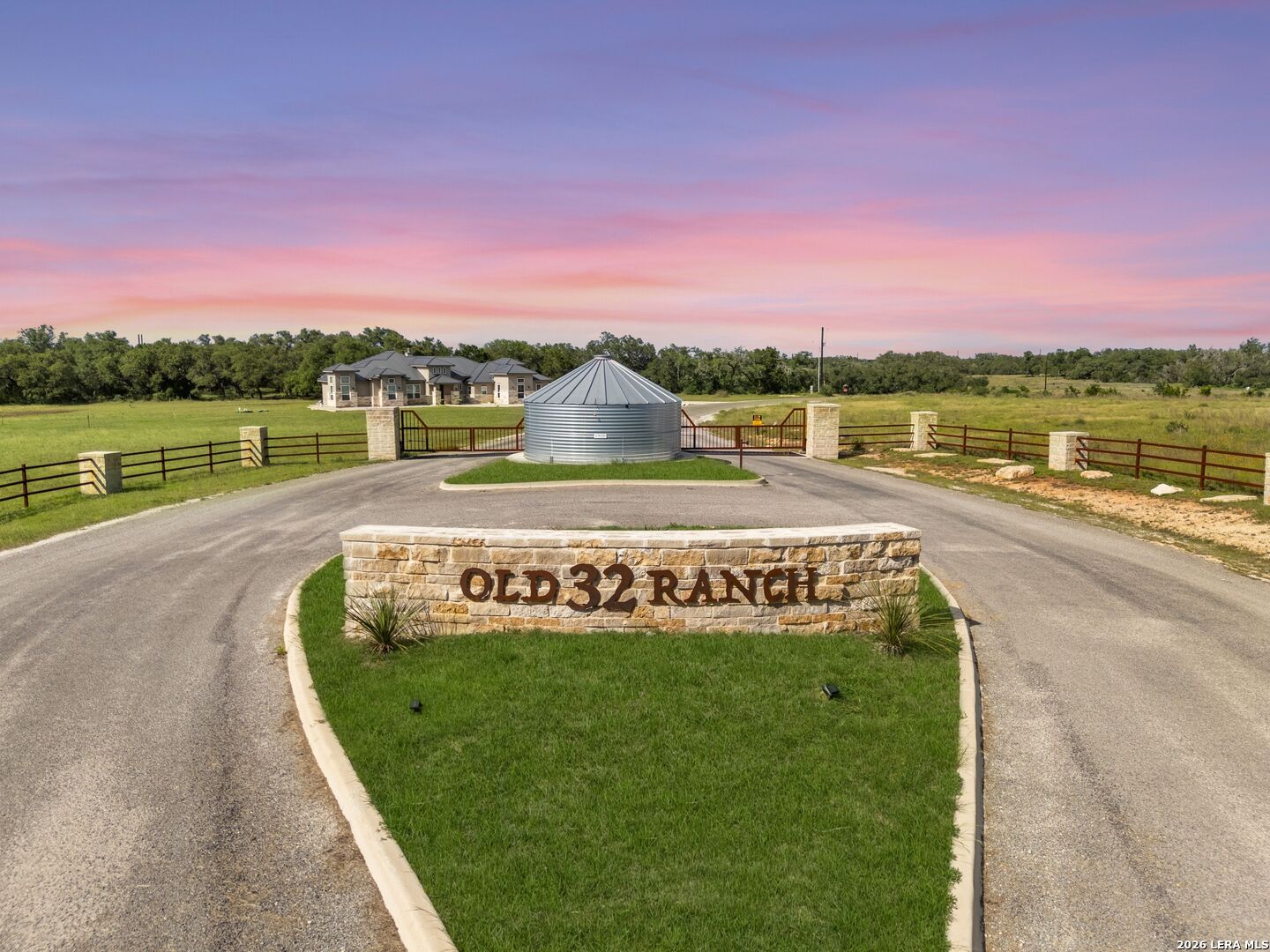 618 Windmill Ridge Drive Blanco, TX 78606 - Photo 5 of 13