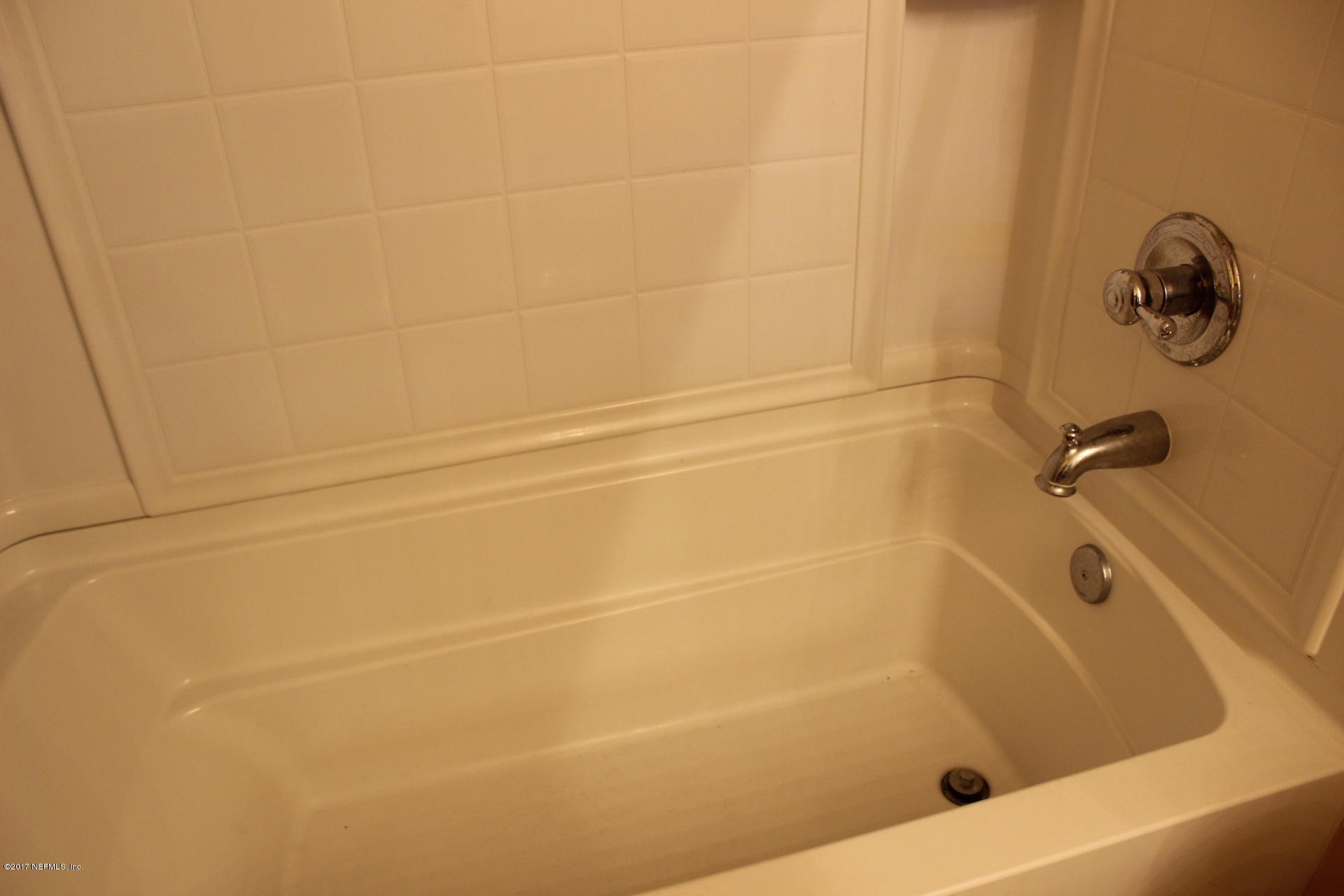 45157 Ingleham Circle Callahan, FL 32011 - Photo 21 of 27 a close up of a bathtub in a bathroom