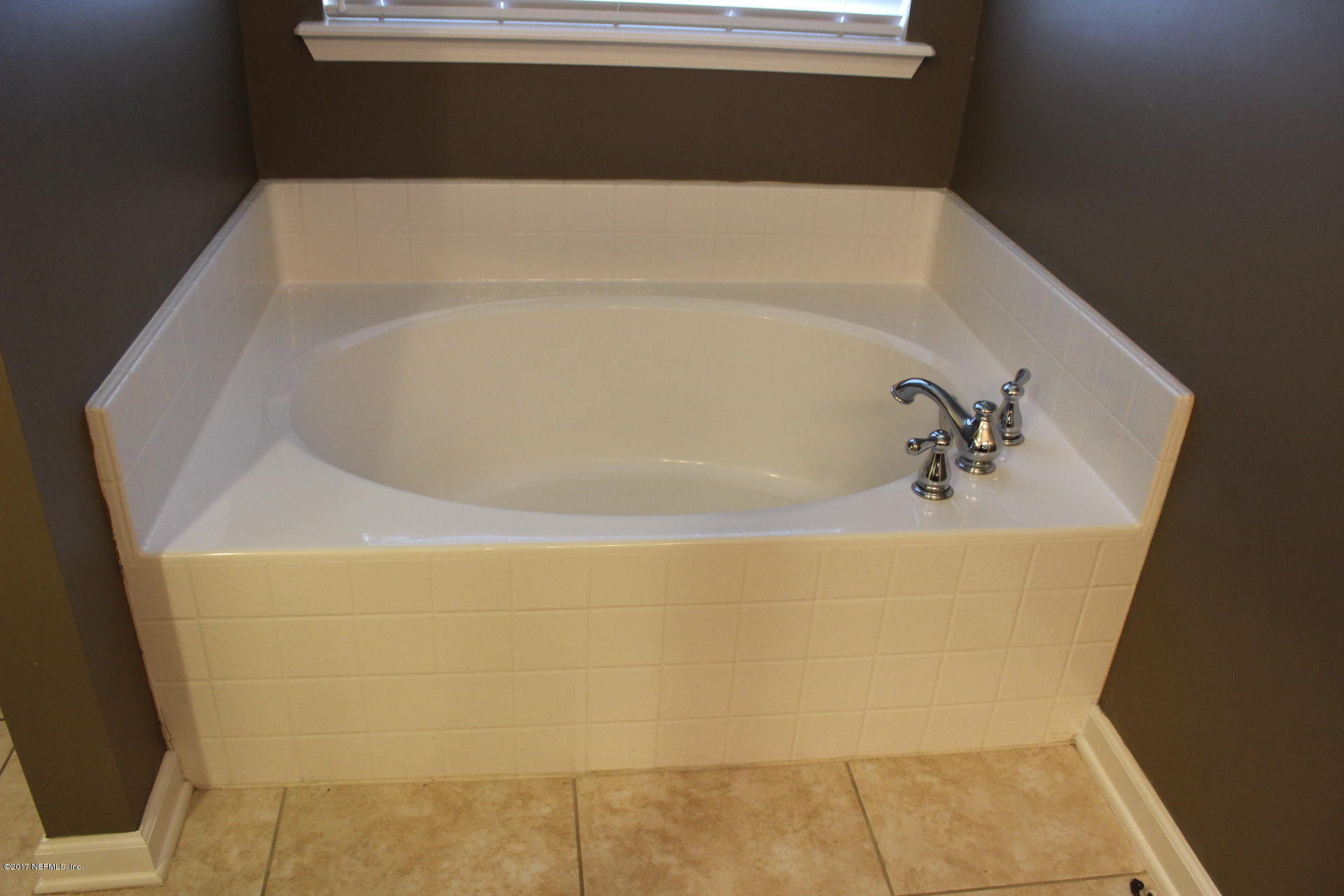 45157 Ingleham Circle Callahan, FL 32011 - Photo 27 of 27 a bathroom with a bathtub