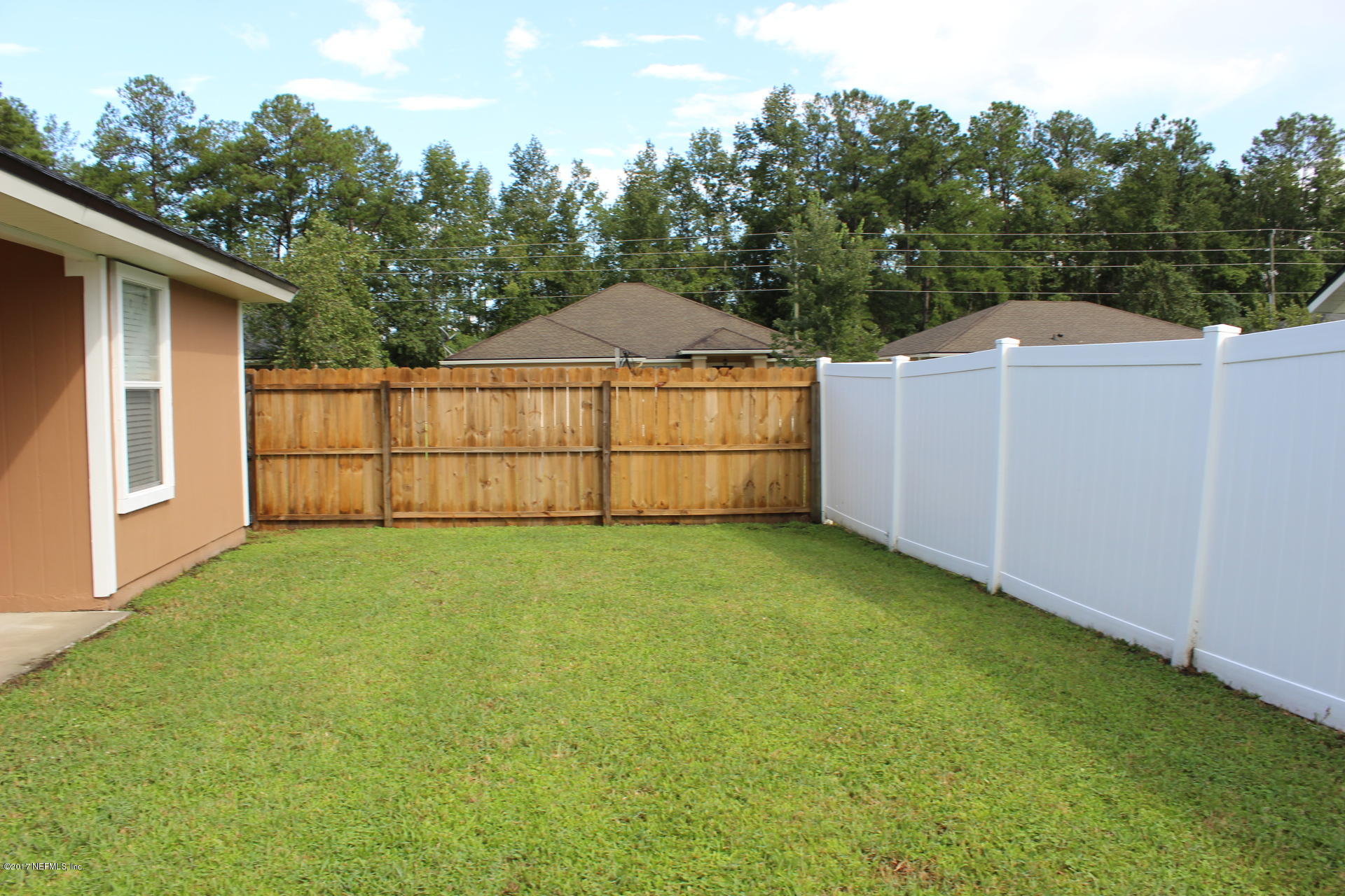 45157 Ingleham Circle Callahan, FL 32011 - Photo 6 of 27 a backyard of a house with lots of green space