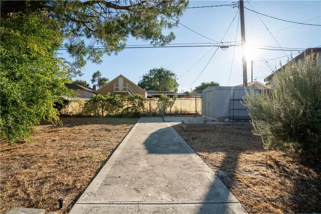 a view of a yard with flower plants