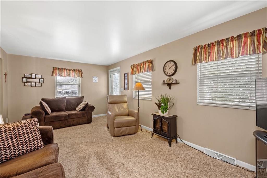218 West Bruceton Road Pittsburgh, PA 15236 - Photo 5 of 22 Gallery Image 5