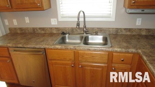 1401 Oak Ridge Washington, IL 61571 - Photo 14 of 36 Gallery Image 14