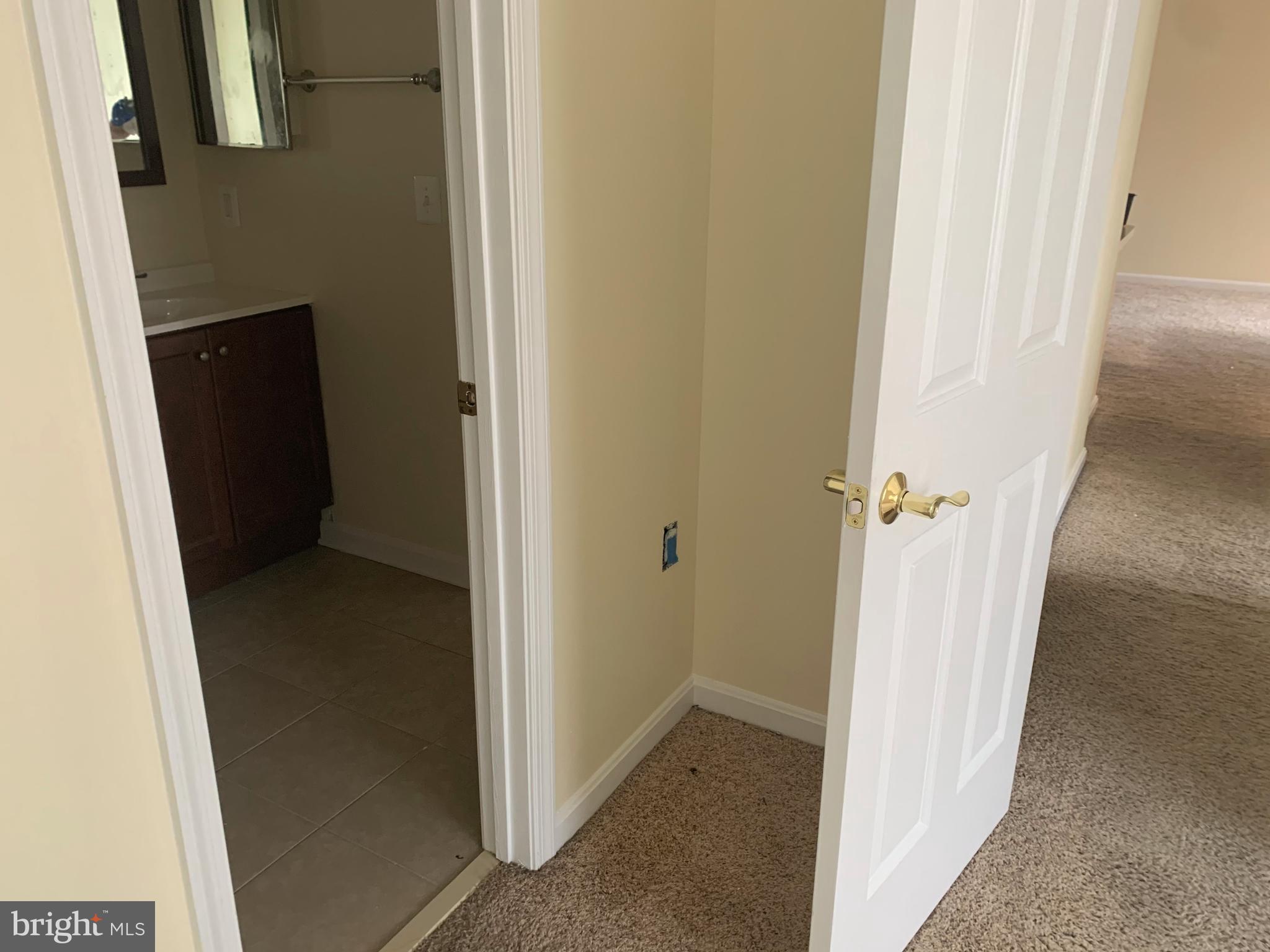 623 Constellation Square Southeast, Unit H Leesburg, VA 20175 - Photo 16 of 20 Brand New Door Knobs
