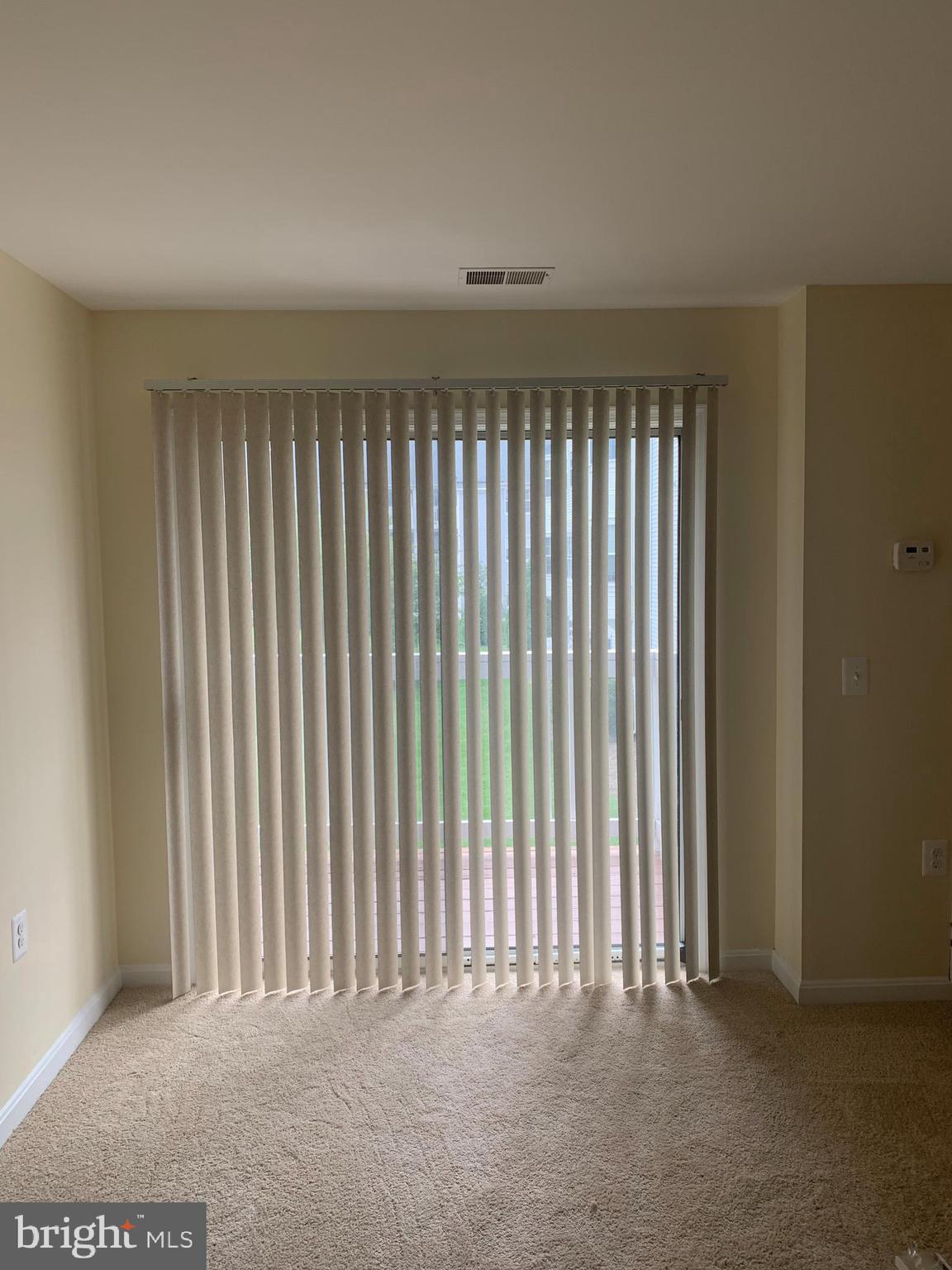 623 Constellation Square Southeast, Unit H Leesburg, VA 20175 - Photo 10 of 20 Sliding Window in Living Room