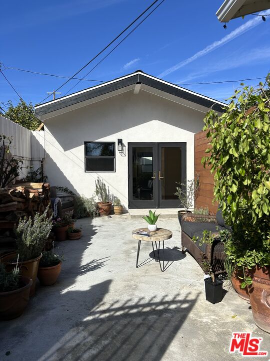 17209 Keswick Street Lake Balboa, CA 91406 - Photo 14 of 19 a house with yard and seating space