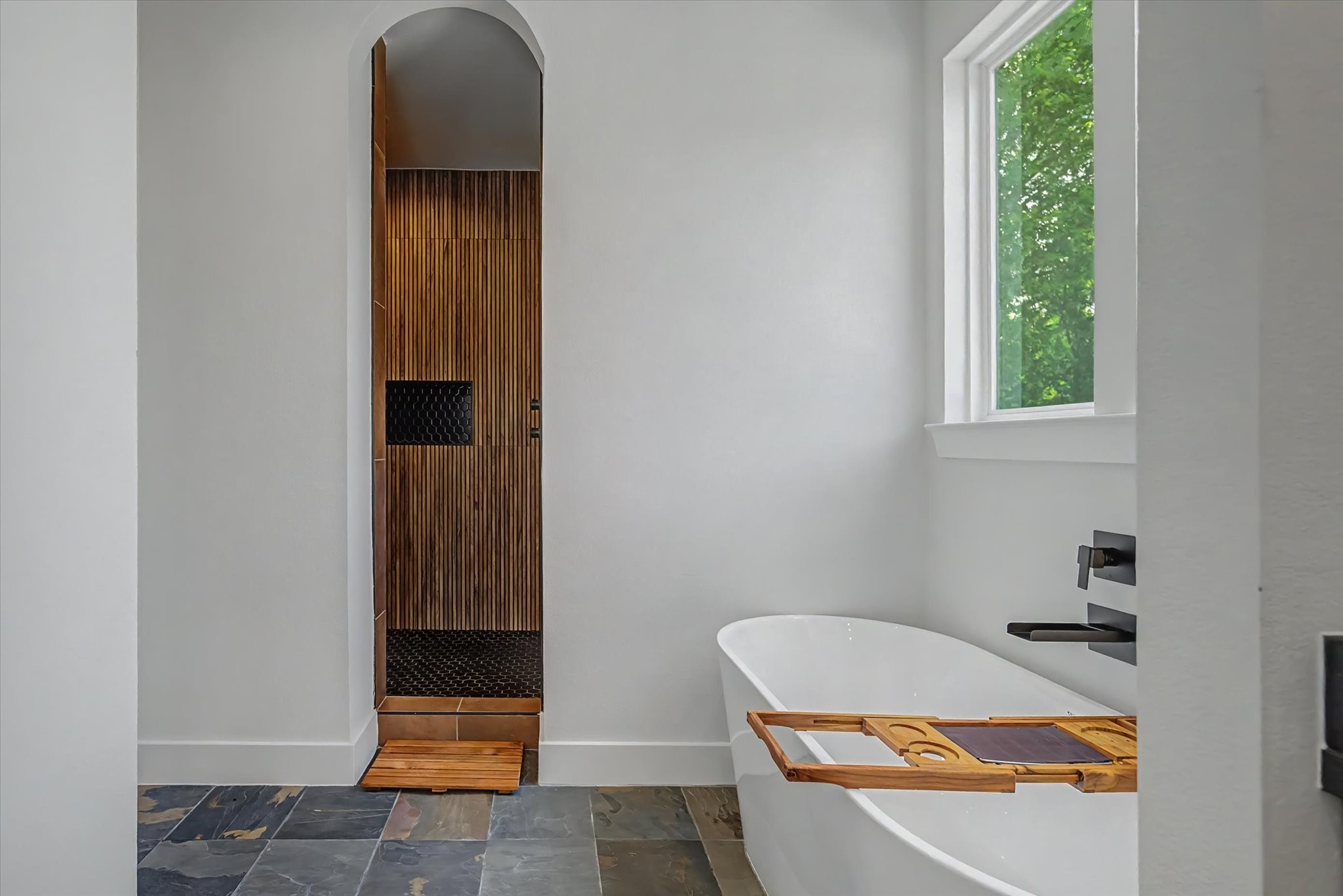 3806 Dreyfus Street Houston, TX 77021 - Photo 27 of 48 Spacious master bathroom featuring a deep soaking tub and an adjoining walk-in shower.