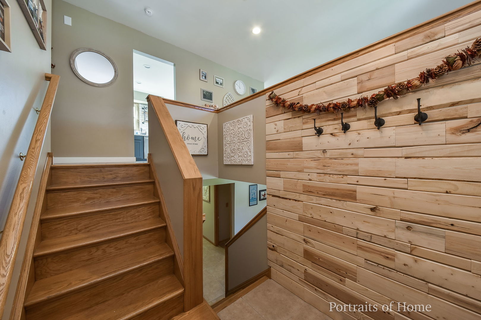 119 Reston Court Roselle, IL 60172 - Photo 2 of 25 a view of entryway