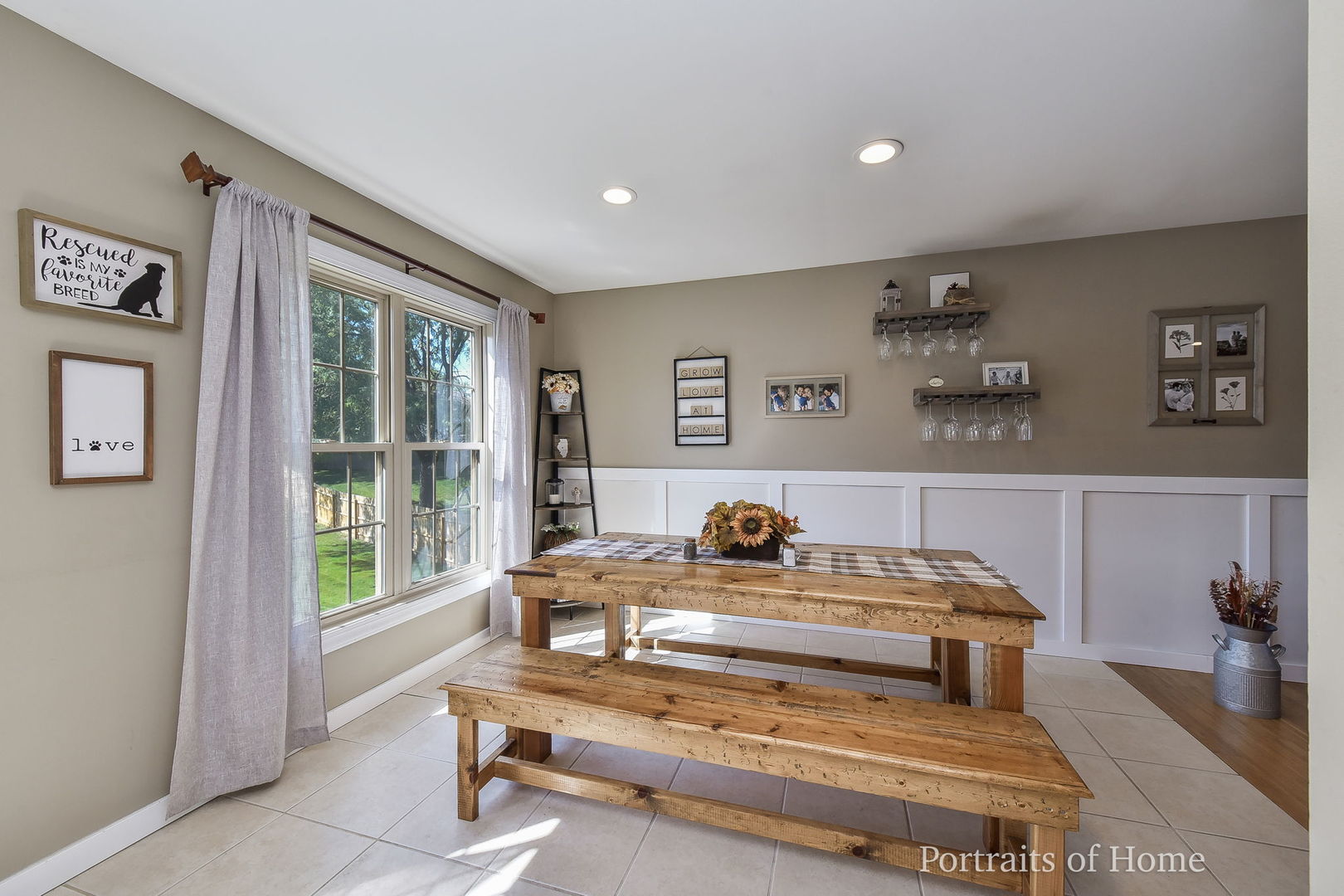 119 Reston Court Roselle, IL 60172 - Photo 6 of 25 a living room with furniture