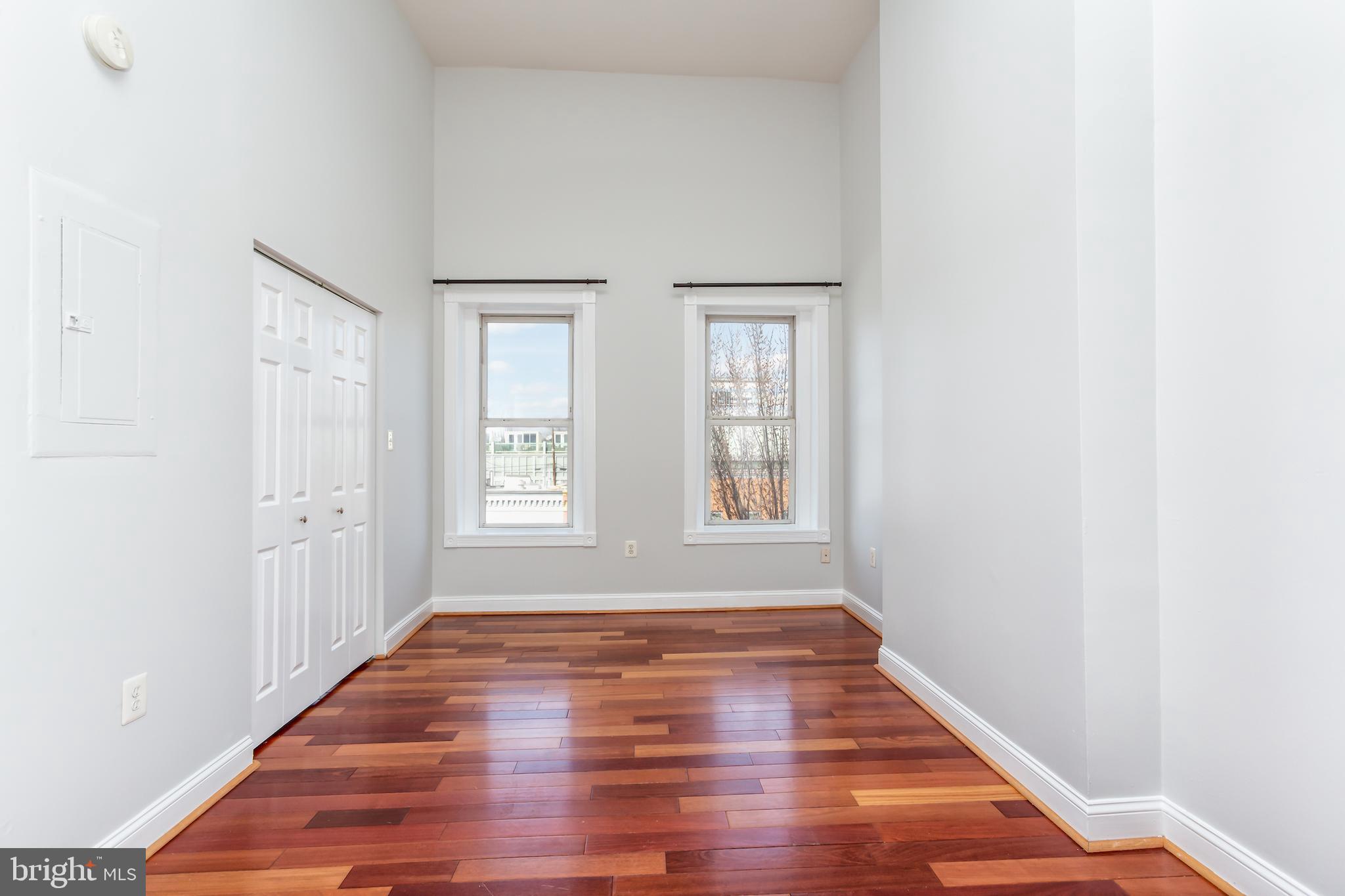 424 Ridge Street Northwest, Unit 5 Washington, DC 20001 - Photo 5 of 18 Living Room