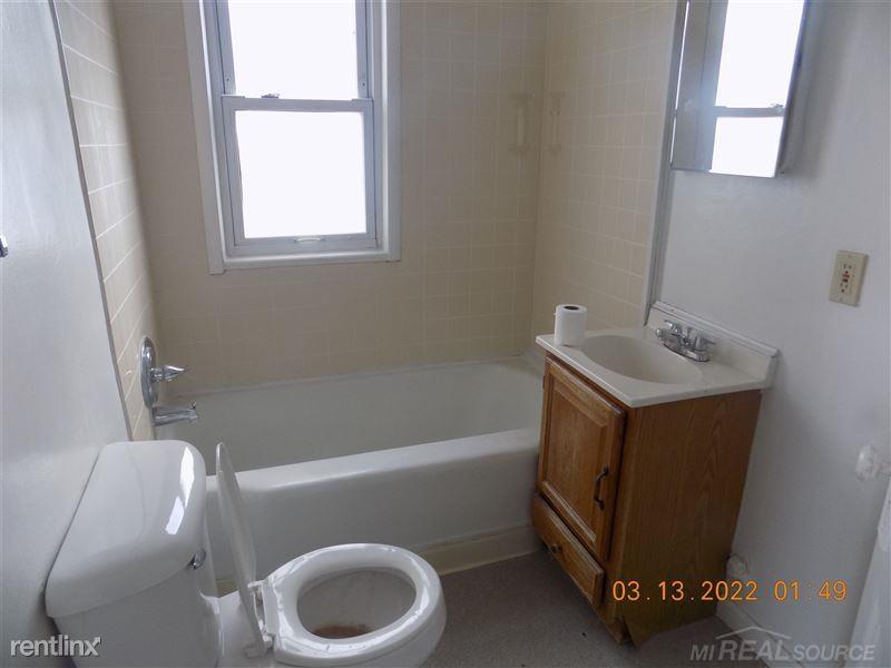 14540 East 9 Mile Road, Unit 2 Eastpointe, MI 48021 - Photo 6 of 10