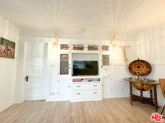 $5,795 | 575 Grand Boulevard, Unit A, Venice, CA 90291