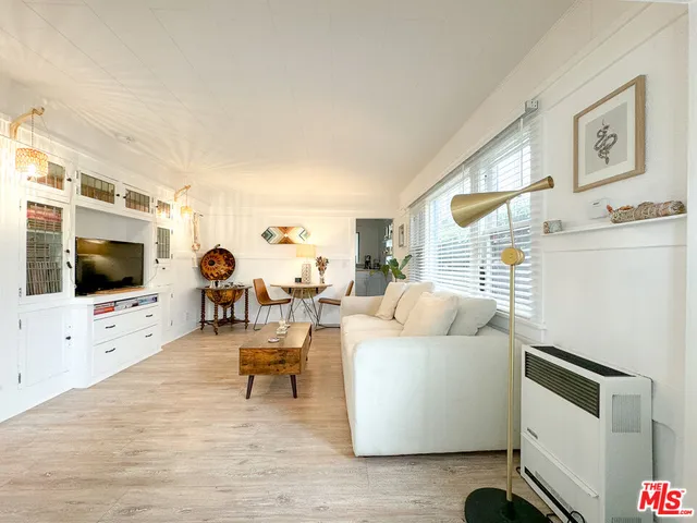 $5,795 | 575 Grand Boulevard, Unit A, Venice, CA 90291