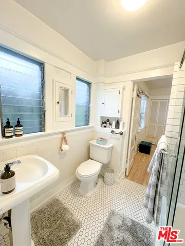 $5,795 | 575 Grand Boulevard, Unit A, Venice, CA 90291