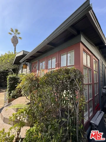 $5,795 | 575 Grand Boulevard, Unit A, Venice, CA 90291