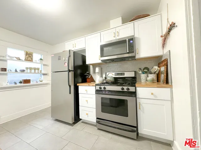 $5,795 | 575 Grand Boulevard, Unit A, Venice, CA 90291