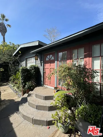 $5,795 | 575 Grand Boulevard, Unit A, Venice, CA 90291