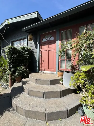 $5,795 | 575 Grand Boulevard, Unit A, Venice, CA 90291