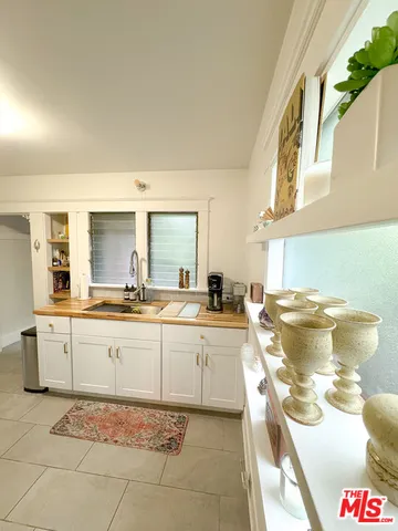 $5,795 | 575 Grand Boulevard, Unit A, Venice, CA 90291