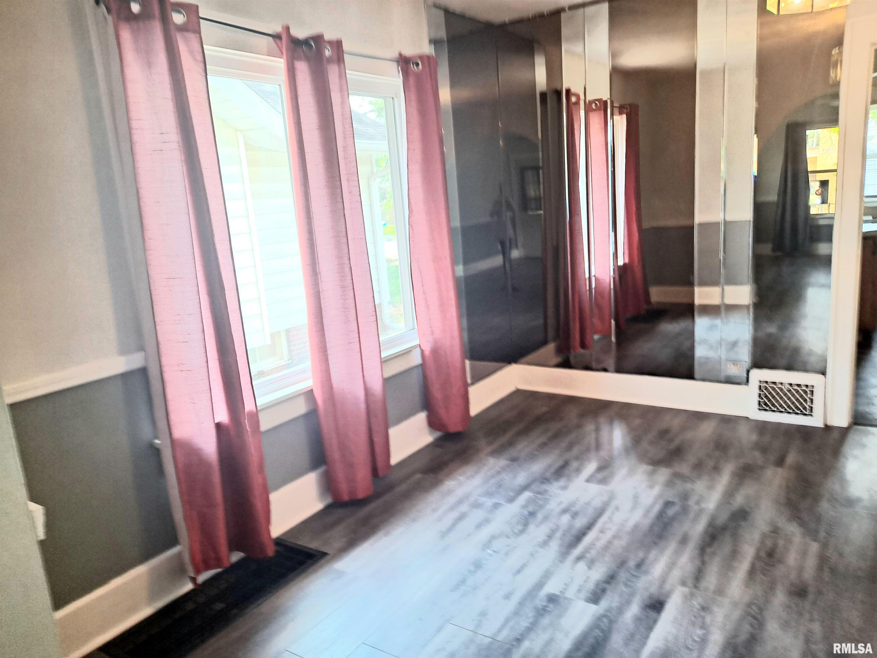 2221 South 6th Street Springfield, IL 62703 - Photo 3 of 18