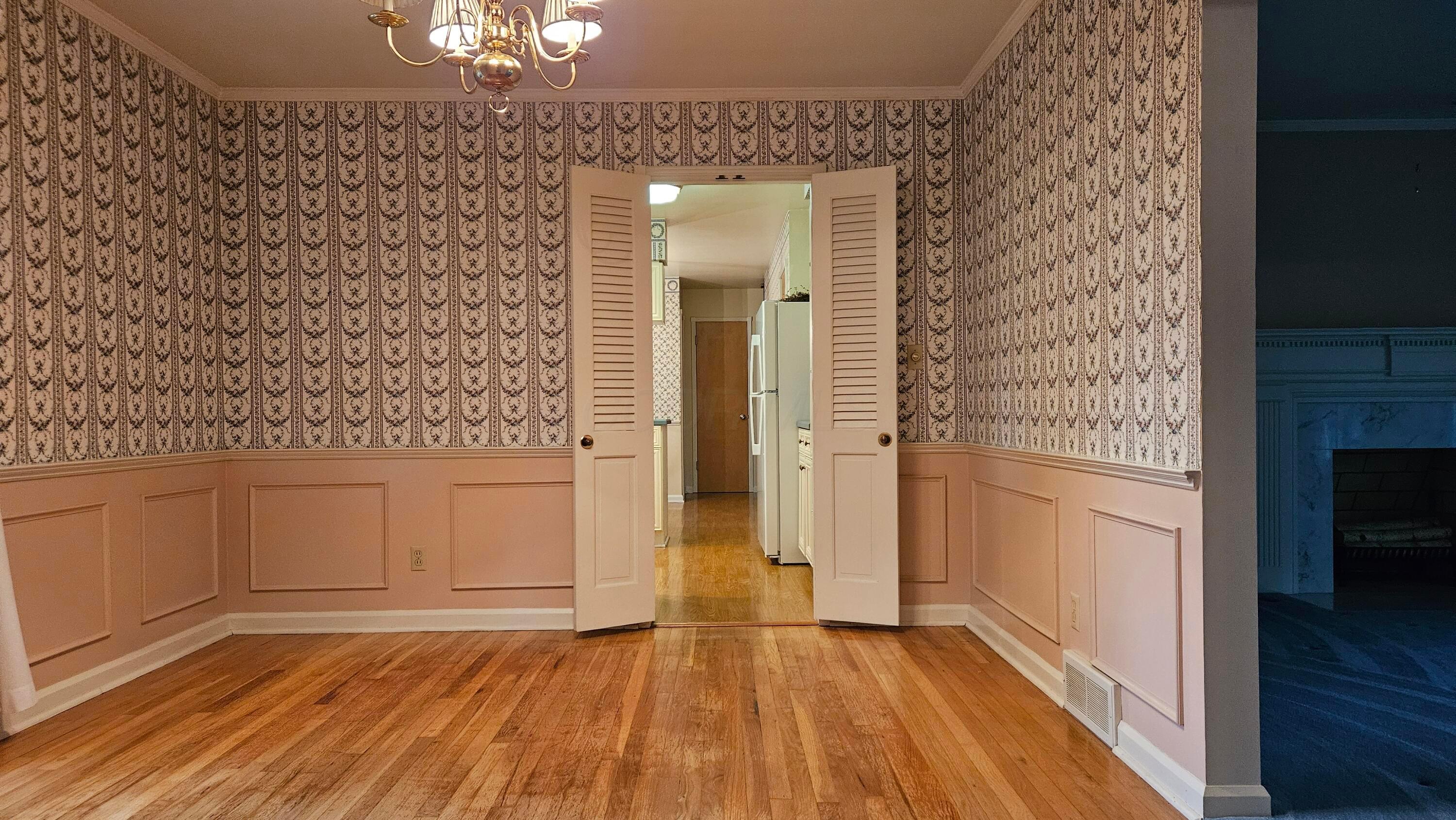 1383 Haddon Road Columbus, OH 43209 - Photo 9 of 44 20241014_163629