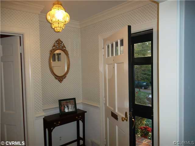 Foyer - Formal foyer with crown, chair rail moldin
