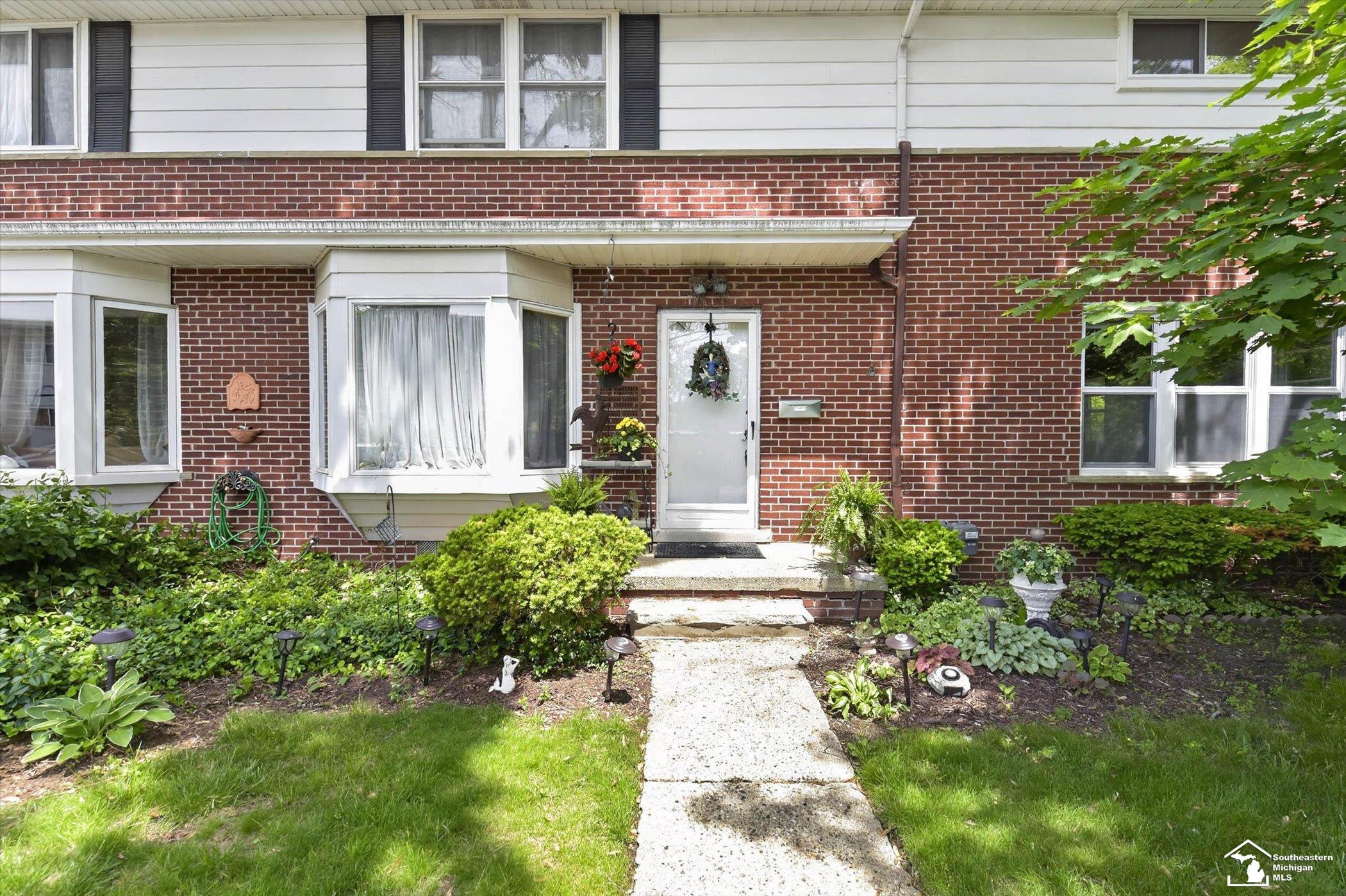 2604 Rochester Road, Unit 11 Royal Oak, MI 48073 - Photo 1 of 29