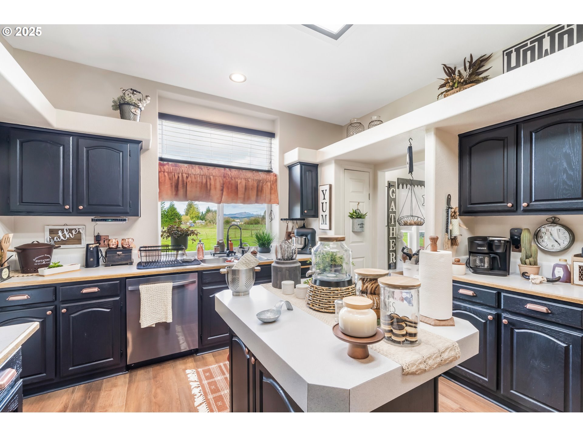 7400 South Prairie Road Tillamook, OR 97141 - Photo 11 of 47 Kitchen
