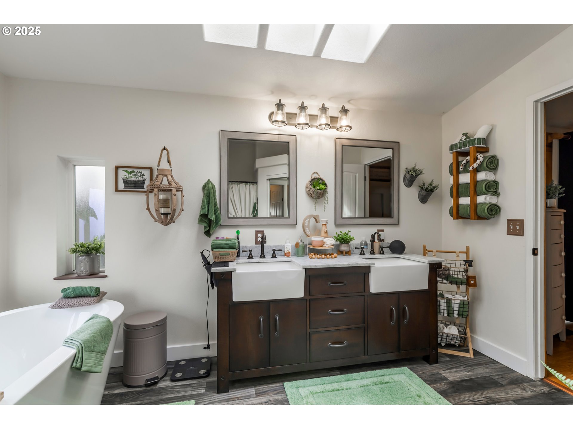 7400 South Prairie Road Tillamook, OR 97141 - Photo 21 of 47 Owner's Suite Bathroom