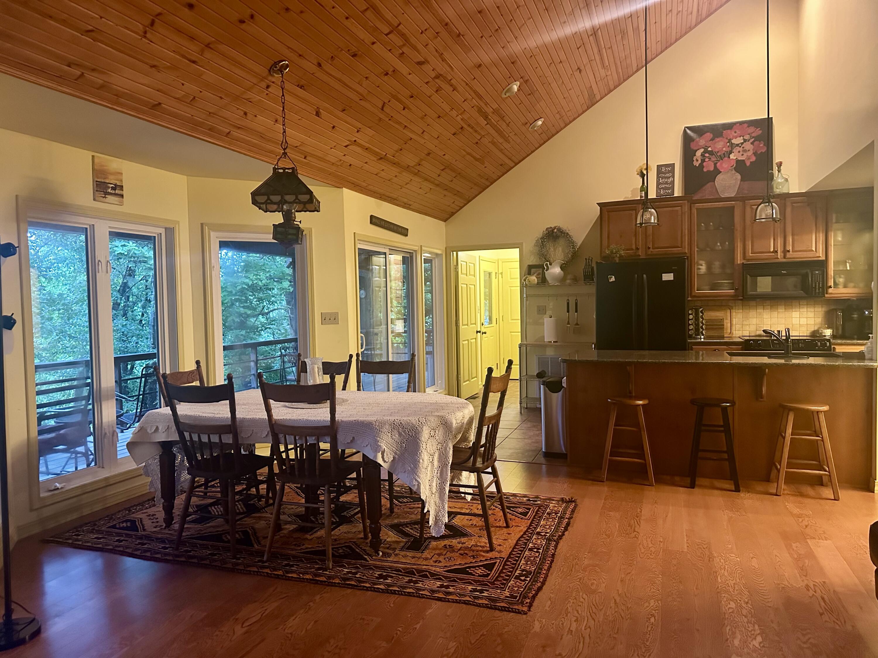 136 Riverview Drive Mammoth Spring, AR 72554 - Photo 9 of 56 Dining/kitchen