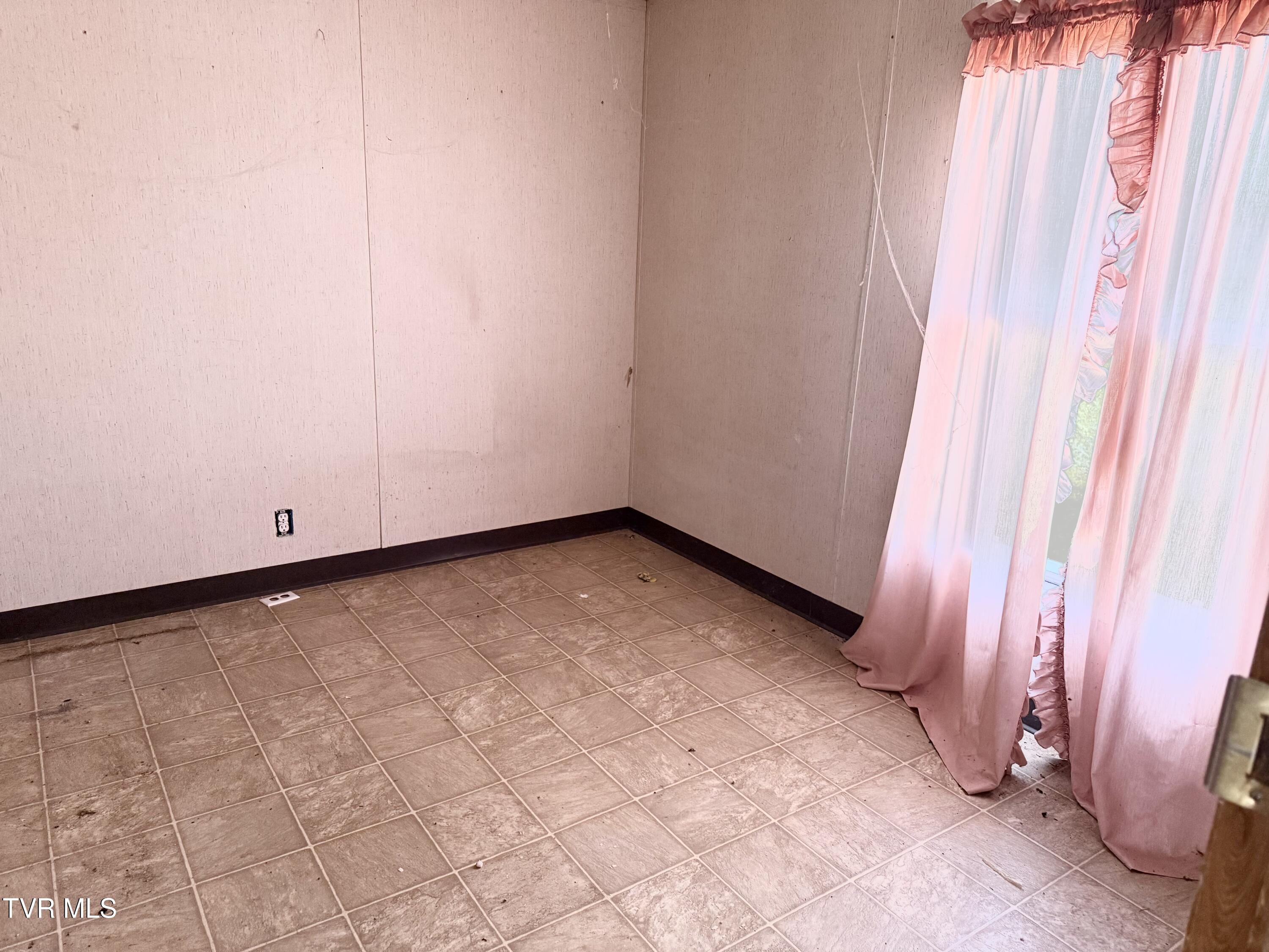 704 Weems Chapel Road Mosheim, TN 37818 - Photo 5 of 46 IMG_3021