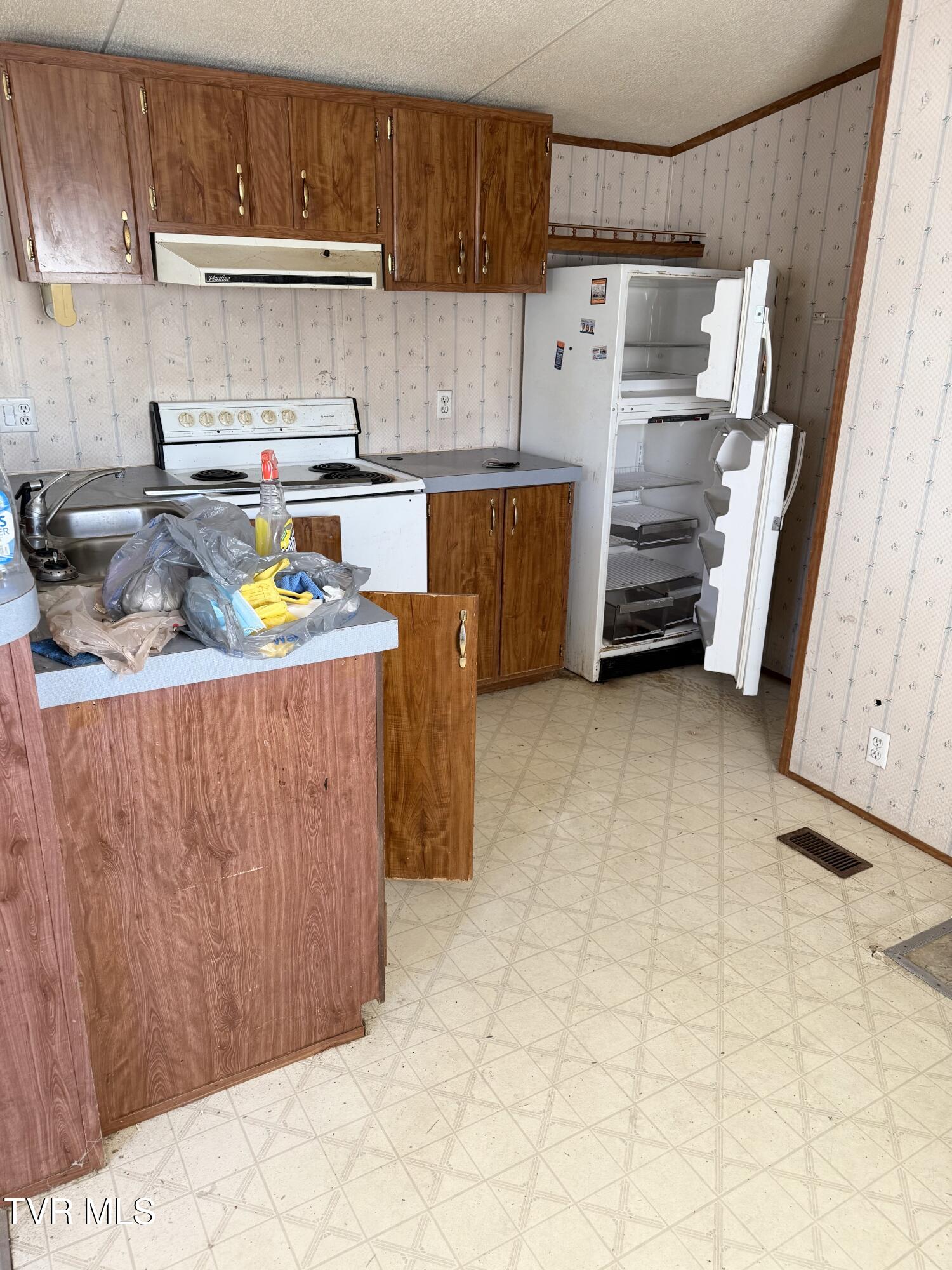 704 Weems Chapel Road Mosheim, TN 37818 - Photo 6 of 46 IMG_3022