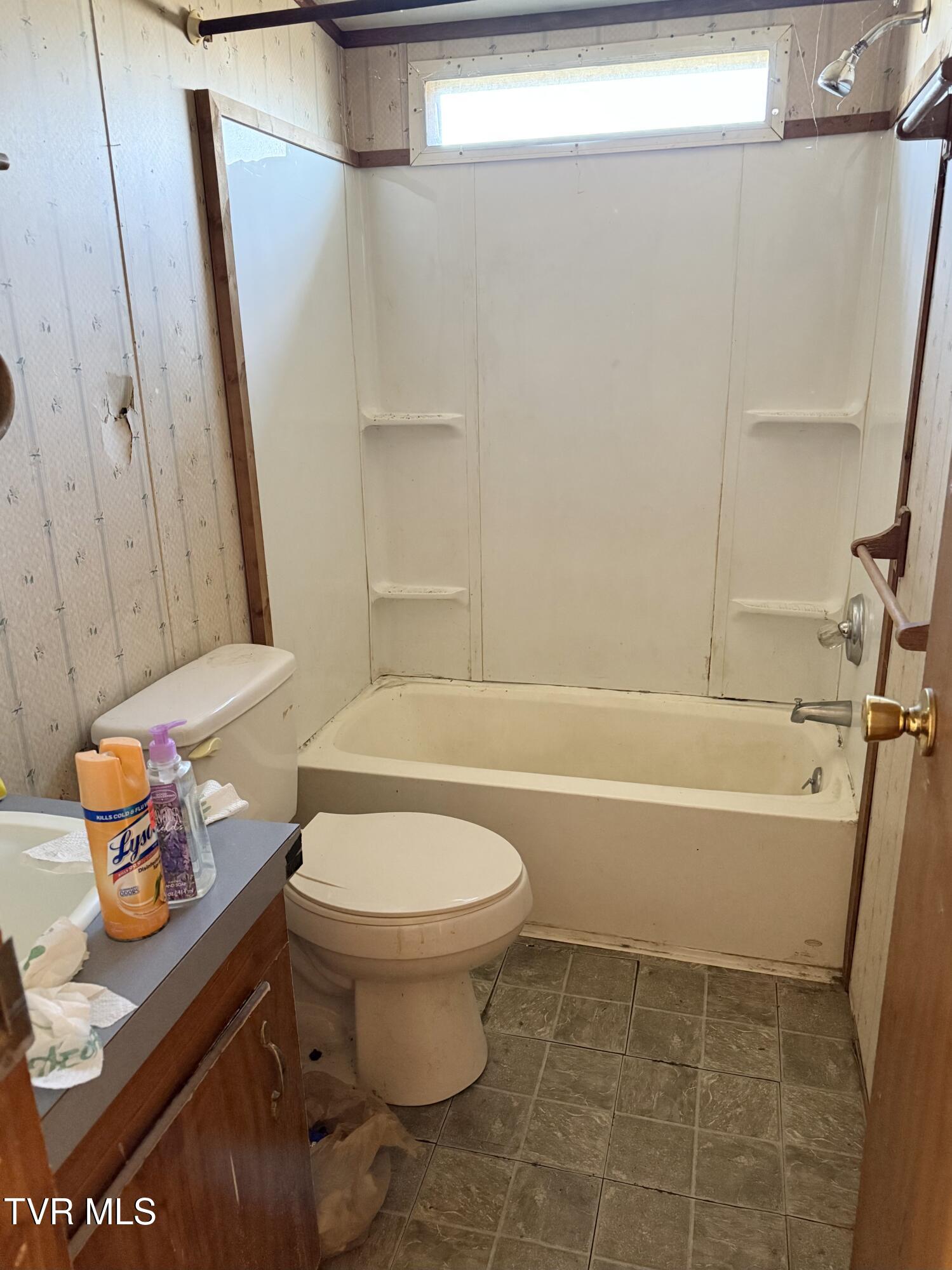 704 Weems Chapel Road Mosheim, TN 37818 - Photo 8 of 46 IMG_3024