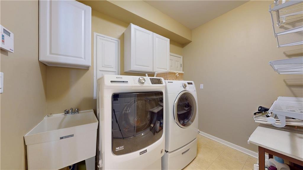527 Pioneer Lane Freedom, PA 15042 - Photo 25 of 39 a utility room with dryer and washer