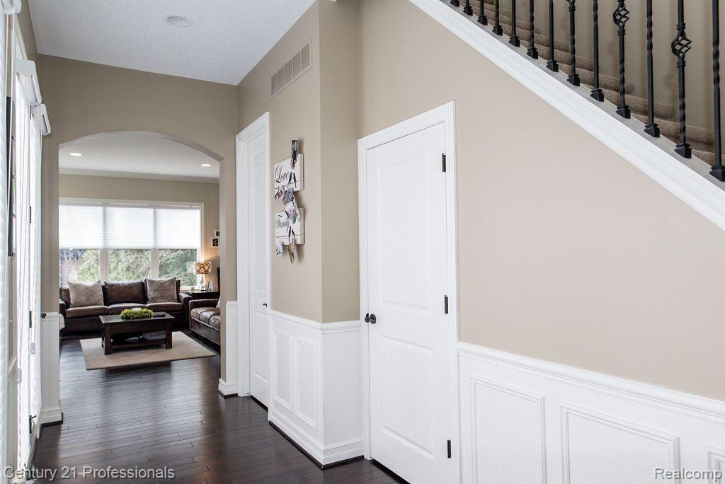 220 South Castell Avenue Rochester, MI 48307 - Photo 7 of 40