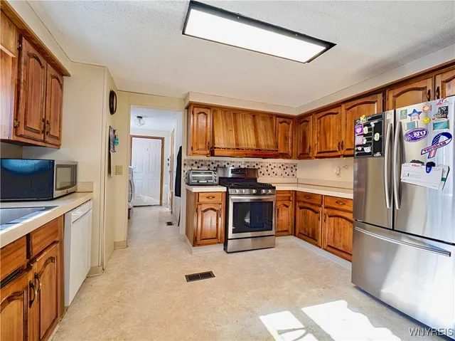 $99,000 | 25 Parkside Circle, Cheektowaga, NY 14227