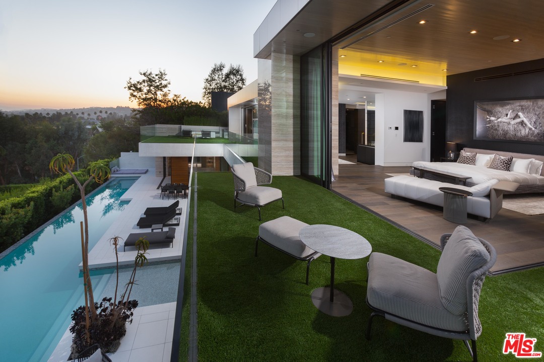 1251 Shadow Hill Way Beverly Hills, CA 90210 - Photo 23 of 42