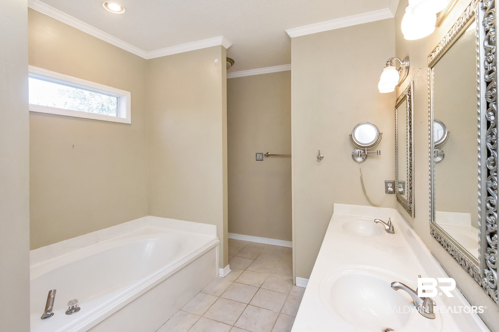 718 Keystone Place Mobile, AL 36609 - Photo 18 of 34 master Bathroom